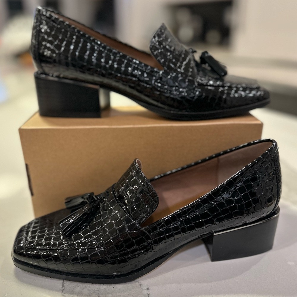 Donald Pliner “Avi” Loafer in Black - Size 8.5